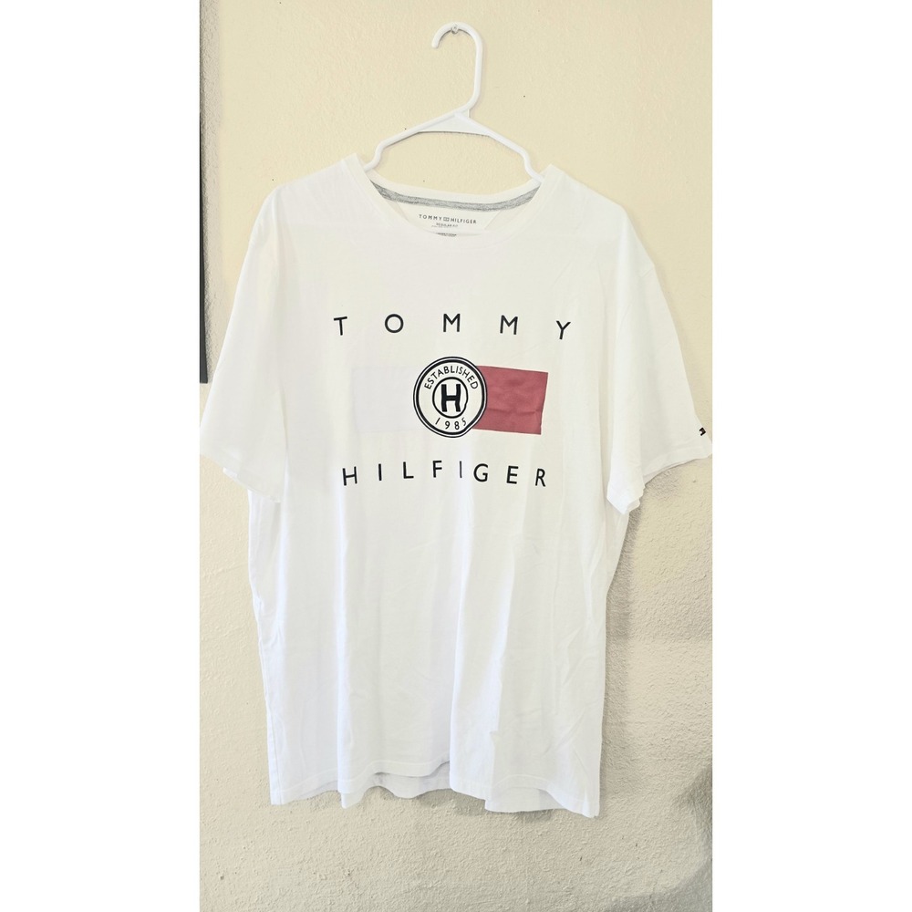 white XL Tommy Hilfiger men's regular-fit short-sleeve graphic crew